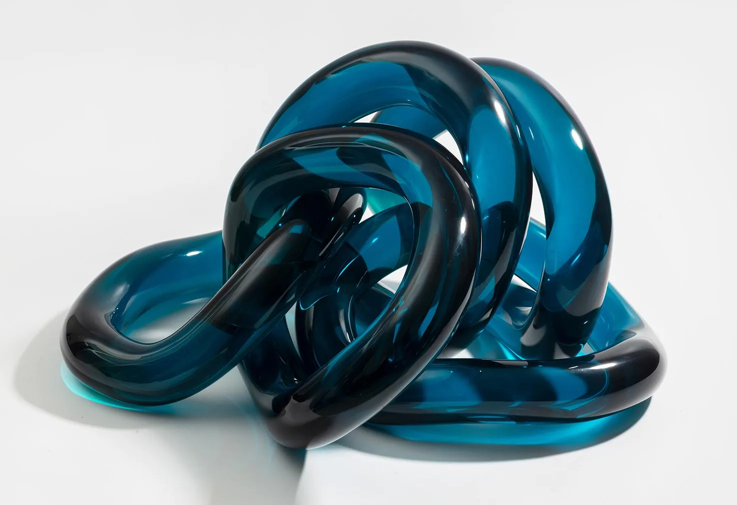 Hua Wang - TANGLED LOVE (SAPPHIRE)